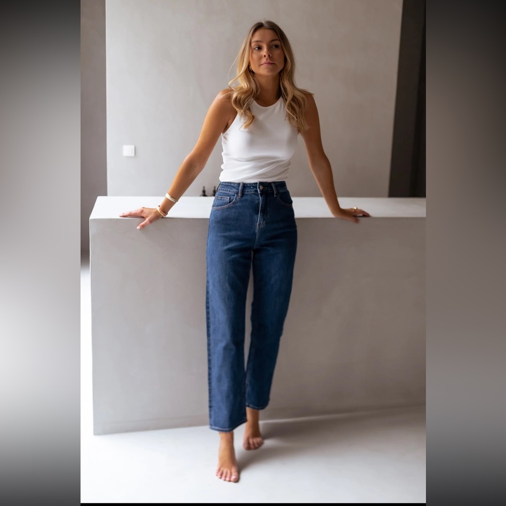 Easy Clothes Dark Blue Sloan Jeans Size 8 US